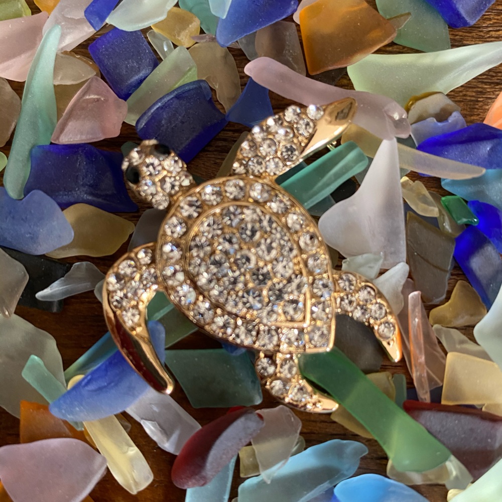 Sea Turtle Pin with Rhinestones Vintage lo…